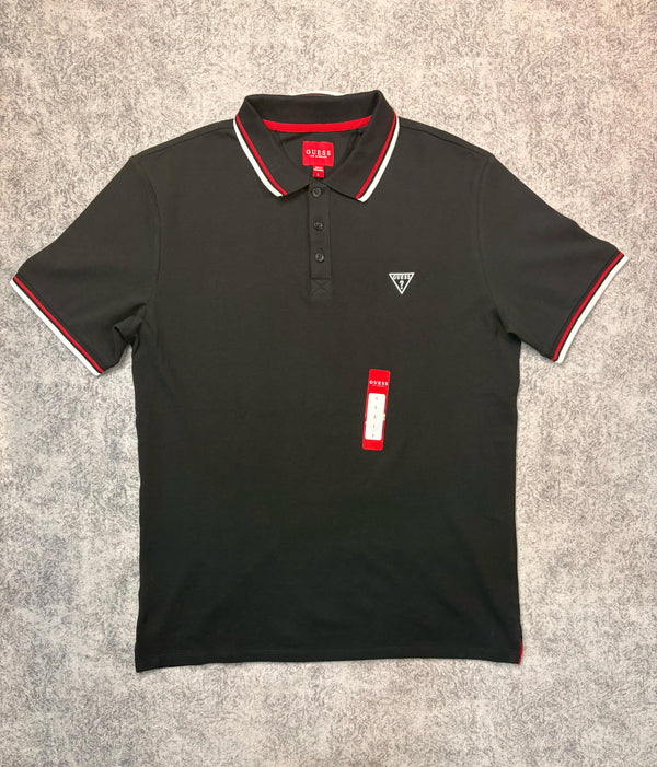 TIPO POLO NEGRA CON ROJO GUESS